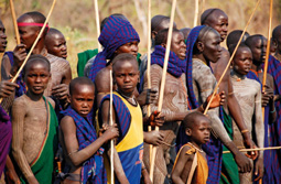 Ostafrika, Äthiopien: Äthiopien: Völker des Südens - Gruppe in traditioneller Kleidung